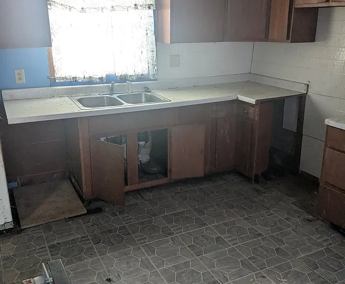 801 W 10th St — Photo 12