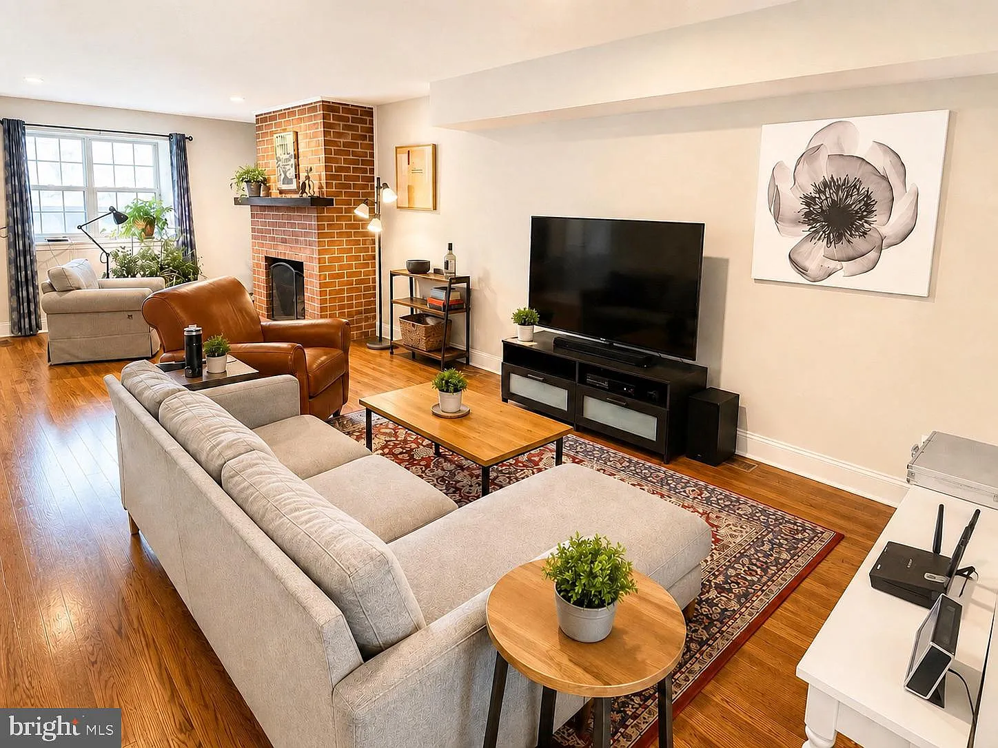 3 bed, 3.0 bath, 2480 sqft, $2,900 — Photo 3