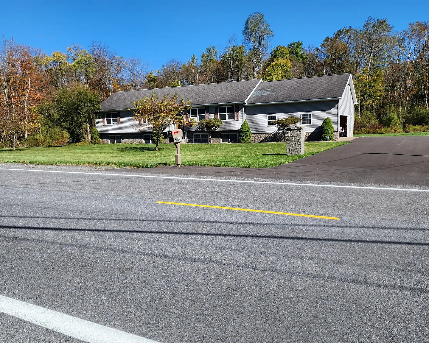 2 bed, 1.5 bath, 1300 sqft, $1,800 — Photo 1