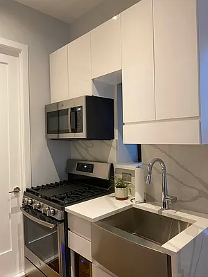 Rented by Loftey LLC | media 123