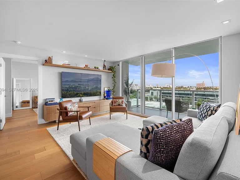 650 West Ave #908 — Photo 4