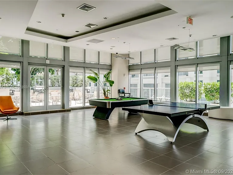 79 SW 12th St #10 — Photo 5