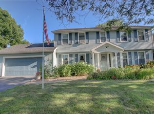 10 Regalwood Dr, Orchard Park, NY 14127