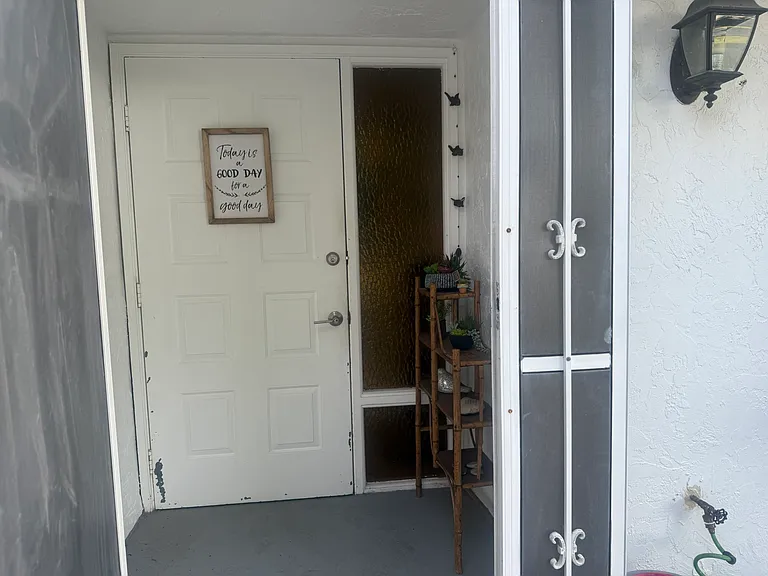 245 Lanchester Ct — Photo 5