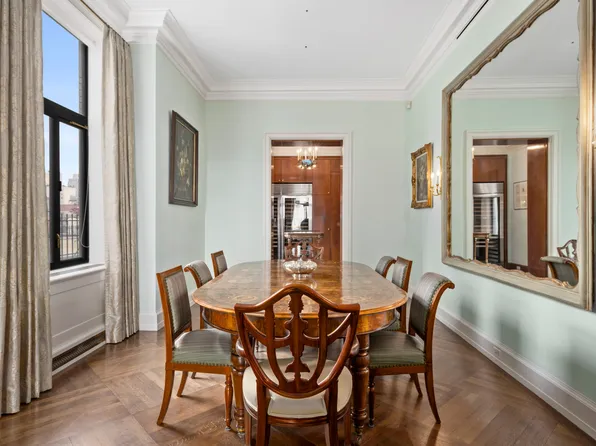 875 Park Avenue image 11 of 21