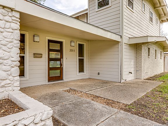 4th image of 2011 EDGEHILL DR