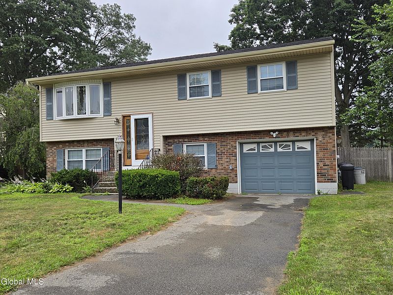 4th image of 11 Lynn Drive