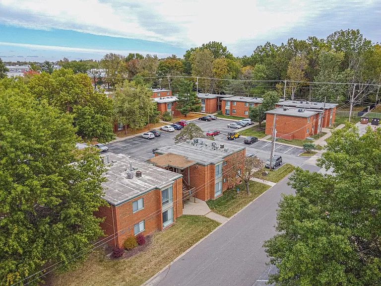 Courtyard Apartments — Photo 39