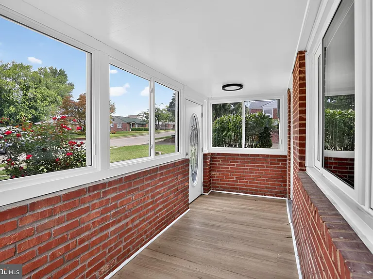 1539 Reservoir Ave — Photo 3