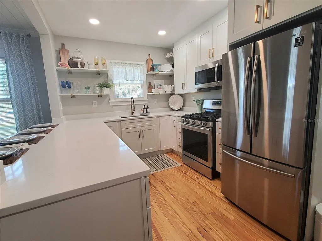 2 bed, 1.0 bath, 1000 sqft, $1,950 — Photo 2