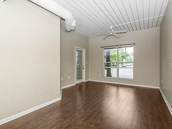 2nd image of 2401 W Horatio St Unit 711
