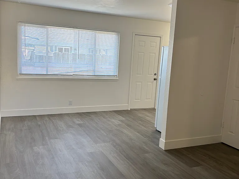 235 Clay St #6 — Photo 11