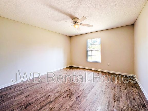 5th image of 8410 Maple St