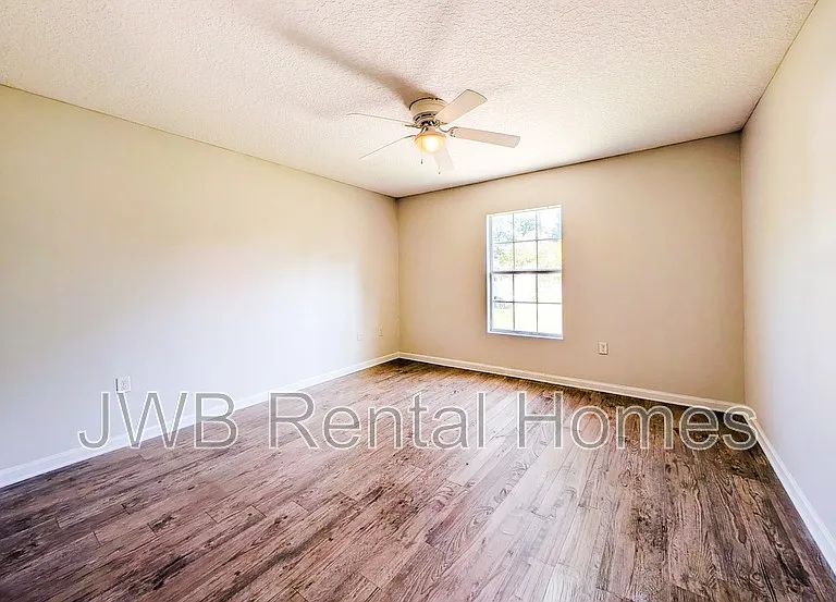 8410 Maple St — Photo 5