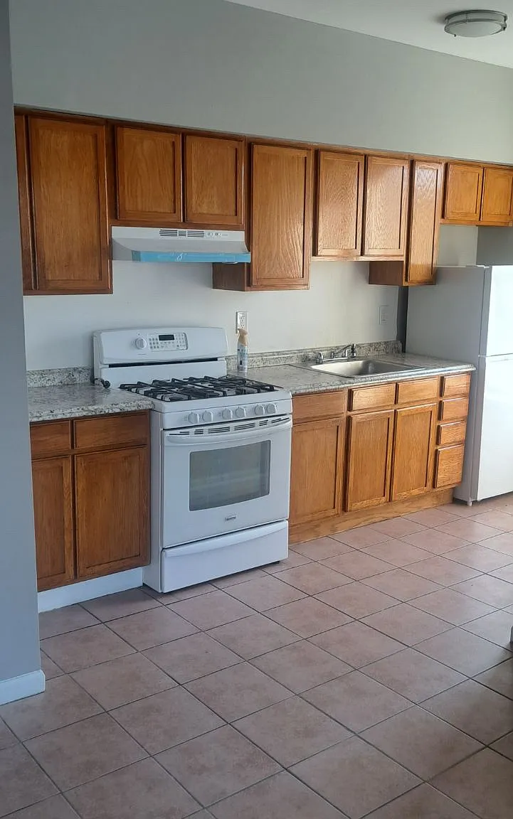 1 bed, 600 sqft, $1,700 — Photo 2