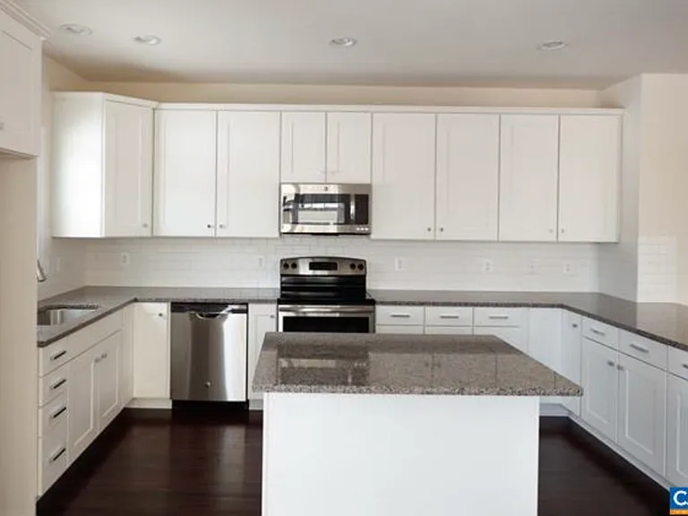 2410 Winthrop Dr — Photo 9