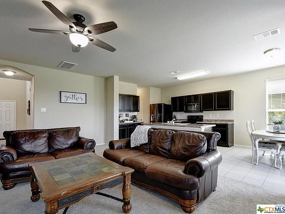 5th image of 1532 Doncaster Dr