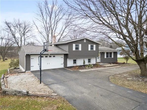 5730 Grenshaw Ave, Louisville, OH 44641