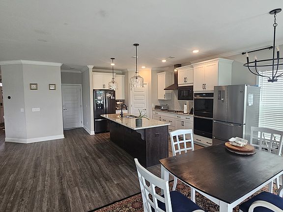 5th image of 13 Brookhaven Dr