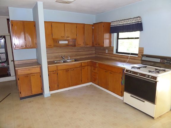 2nd image of 3855 Catalina St