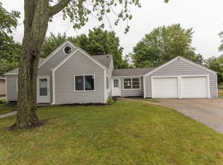 1453 Arcadia Dr NE, Grand Rapids, MI 49525