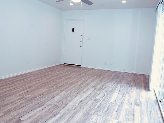 3rd image of 639 Howland Dr APT 3