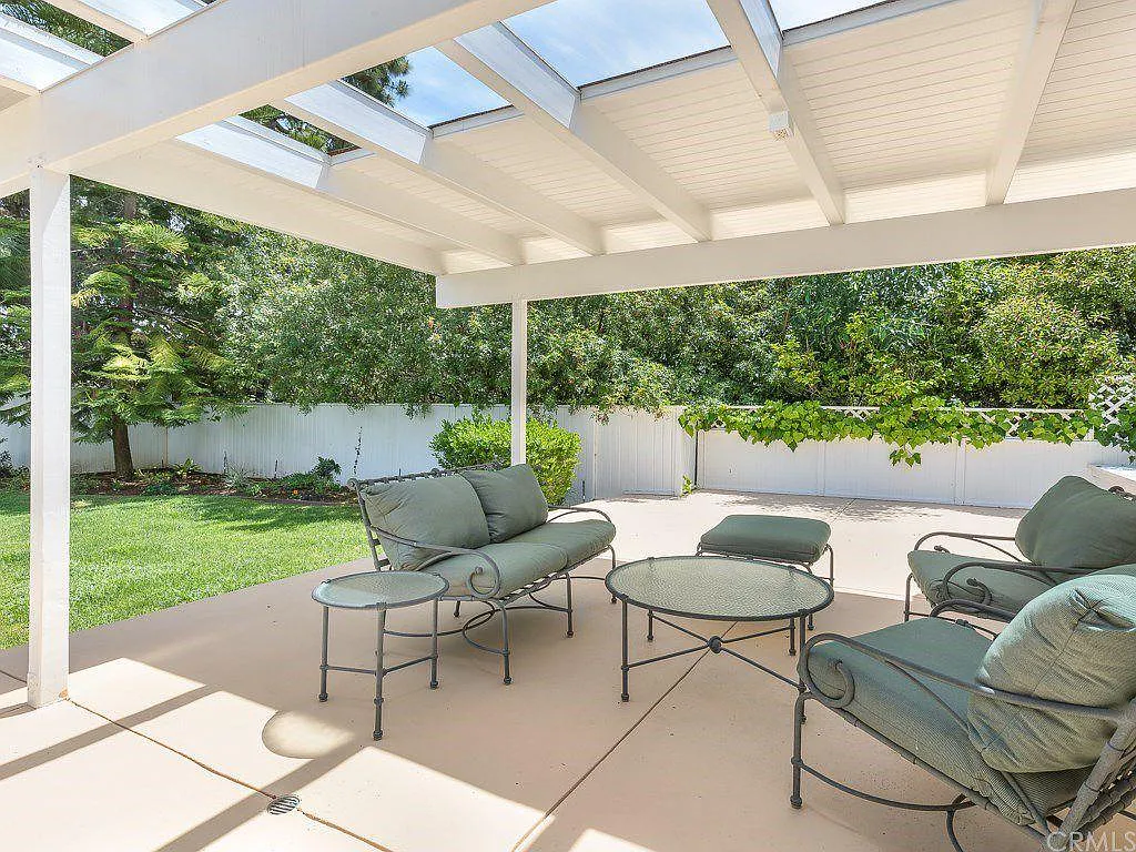 4 bed, 2040 sqft, $7,000 — Photo 2
