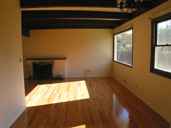 3rd image of 3427 W Francis Ave