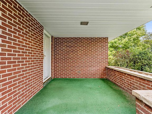 3rd image of 104 Edgewood Dr