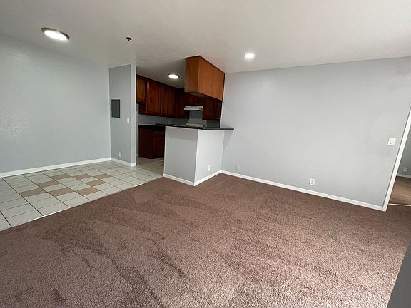 5th image of 2943 Macarthur Blvd #T207