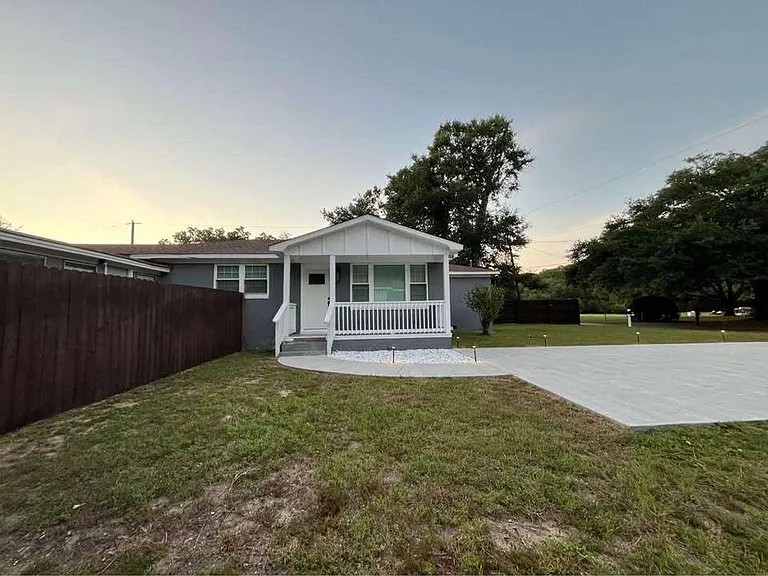 2143 Shrimp St — Photo 1