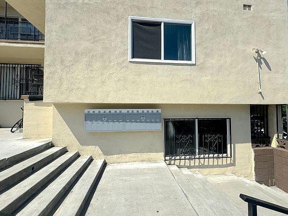 2nd image of 741 S Hobart Blvd APT 2