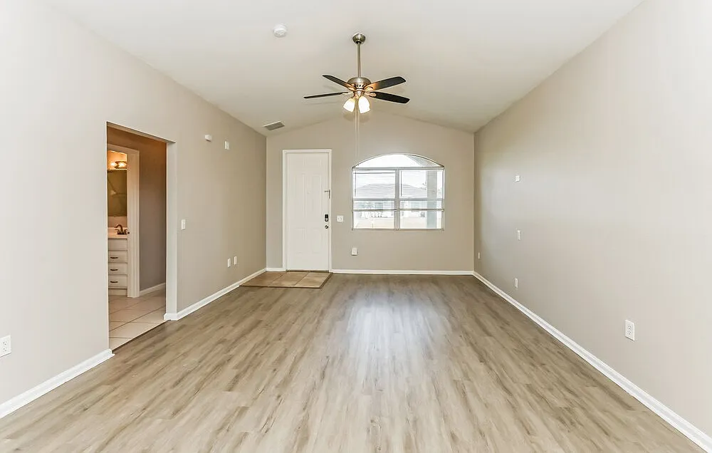 3 bed, 2.0 bath, 1537 sqft, $1,610 — Photo 4