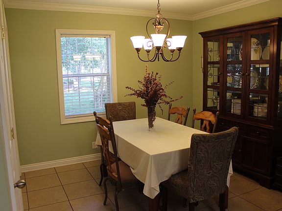 5th image of 406 Everette St