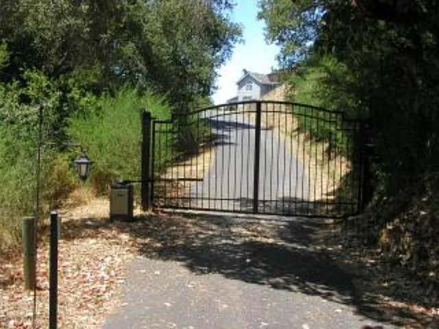2 bed, 1350 sqft, $3,975 — Photo 3