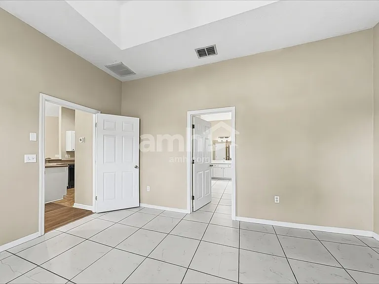 3828 Alamanda Hills Ln — Photo 10