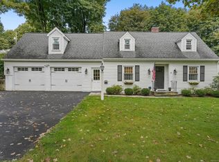 3 Schoolhouse Hill Rd, Newtown, CT 06470
