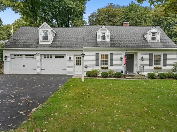 3 Schoolhouse Hill Road, Newtown, CT 06470