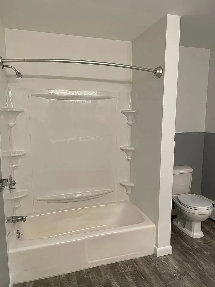 3 bed, 2800 sqft, $2,000 — Photo 2