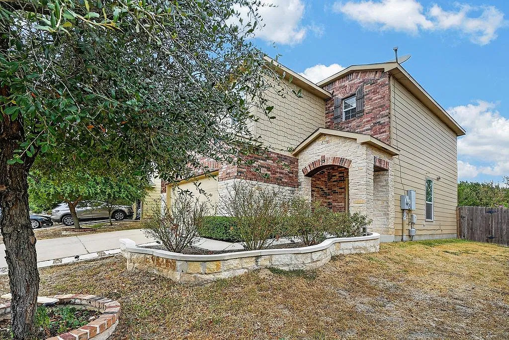 3 bed, 2.5 bath, 1652 sqft, $2,095 — Photo 4