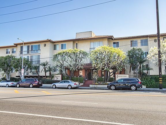 2nd image of 12830 Burbank Blvd Unit 117