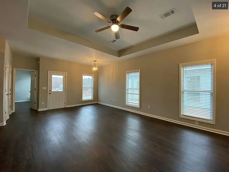 6132 Burbank Crossing Loop — Photo 7