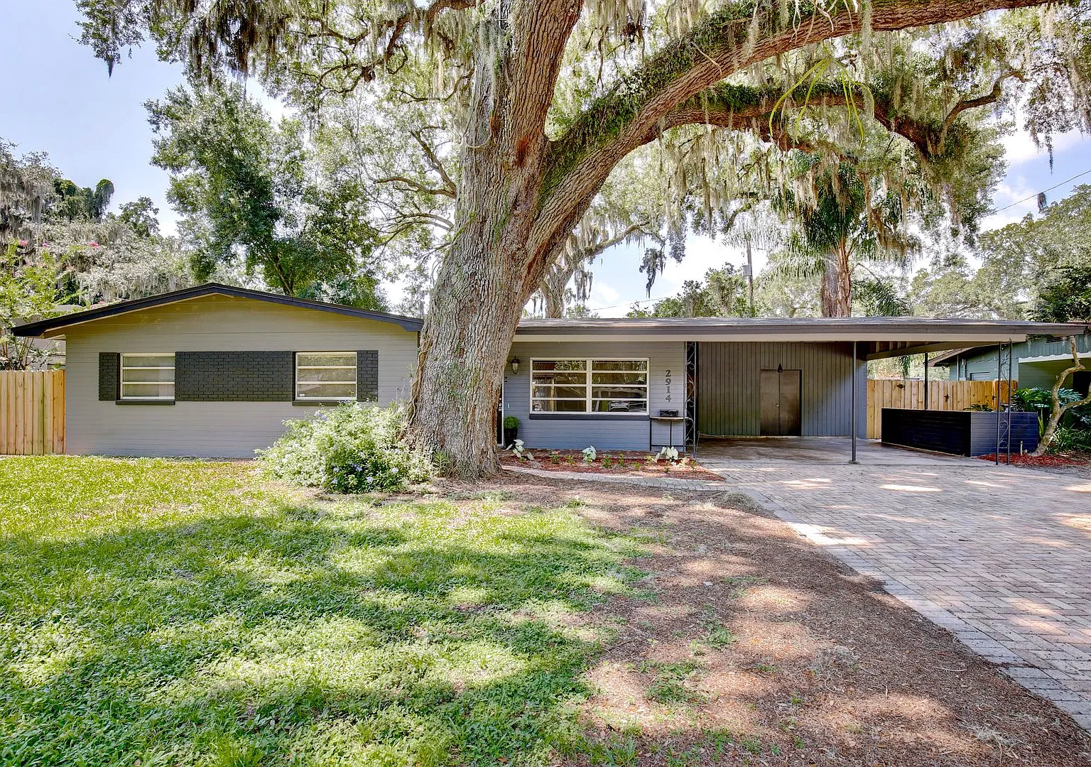 Beautiful 3 bed 2 bath Available for RENT in desirable Conway area of Orlando! — Photo 2