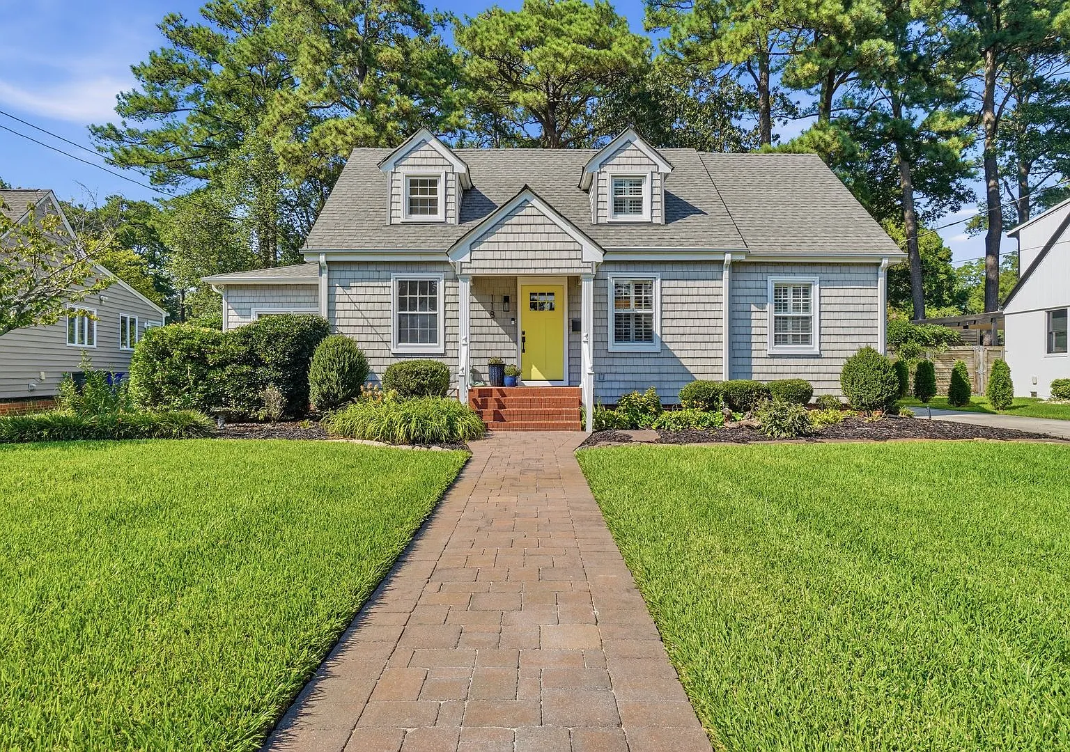 A Waterfront Home w/Dock! Ready 10-15-26! A Darling Cape Cod, Pet Friendly, Fenced, Detached Gara... — Photo 1