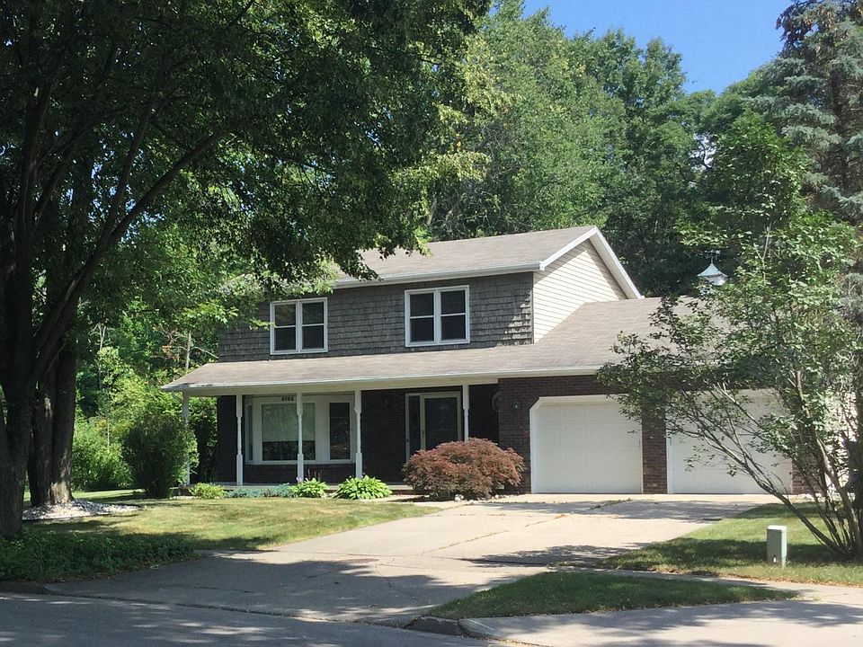 3 Bedroom 2 1/2 bath with office and full unfinished basemen