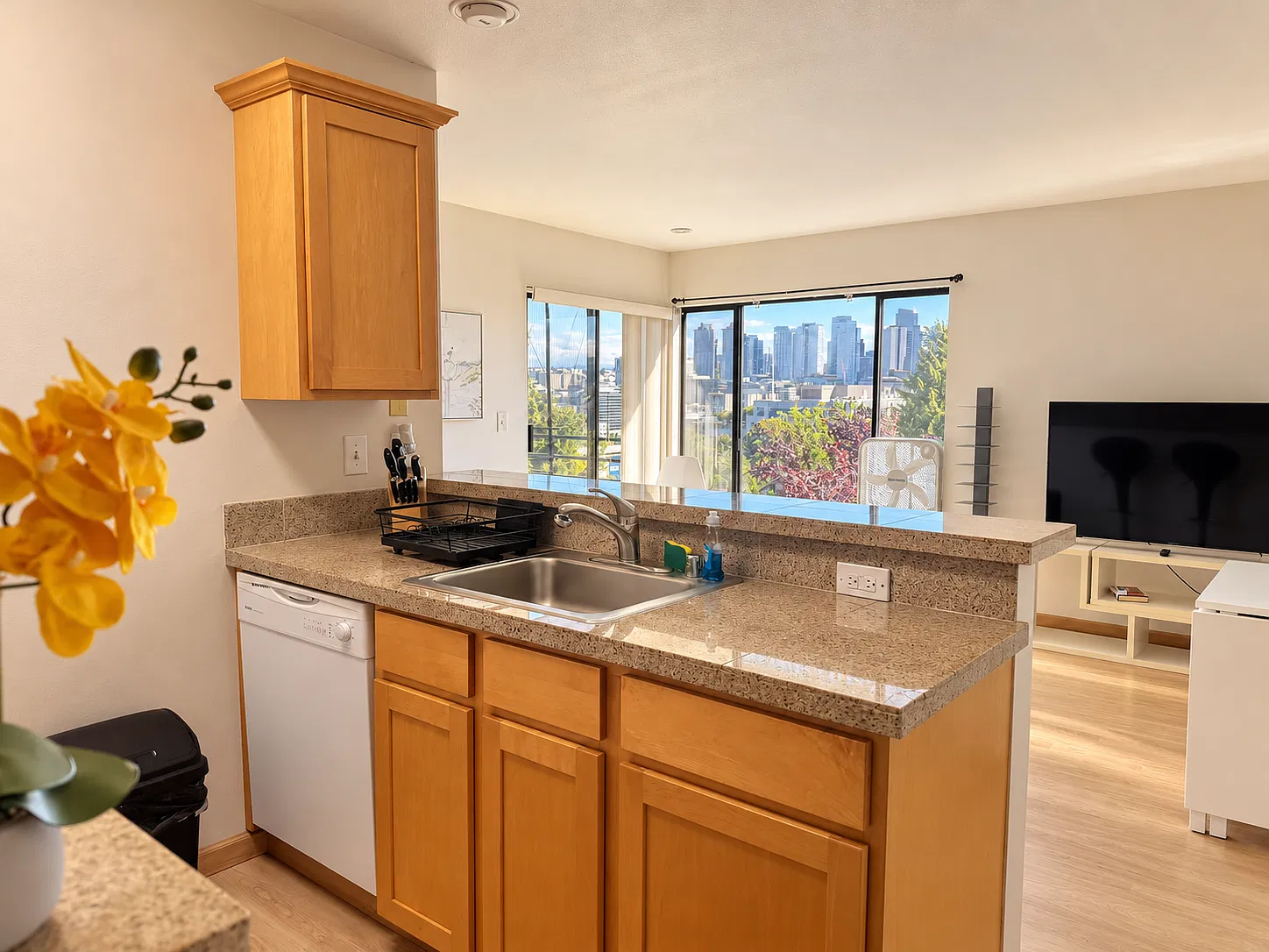 1 bed, 450 sqft, $2,300 — Photo 3