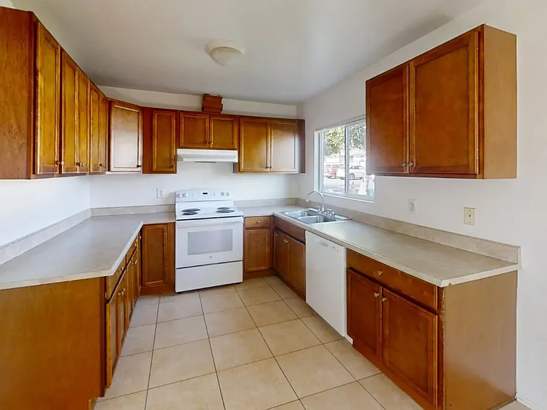 14702 Plaza Dr — Photo 6