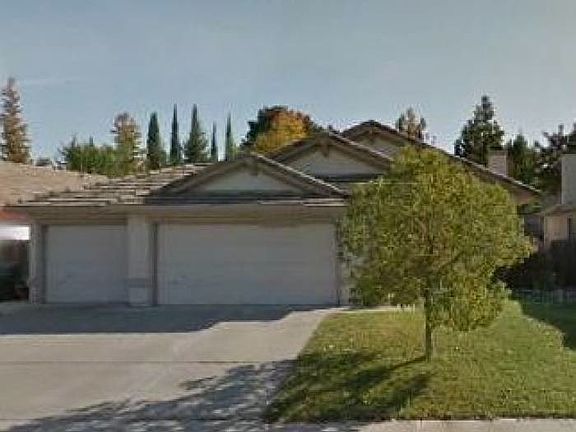 Great Curb Appeal!