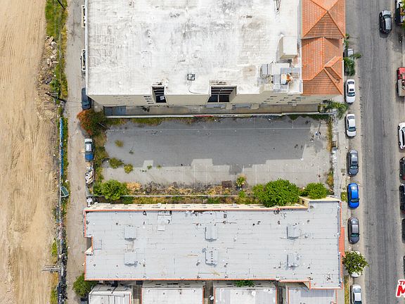 3rd image of 744 S Carondelet St