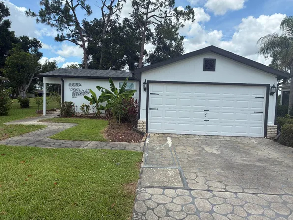 5204 Las Palmas Norte, North Fort Myers, FL 33903